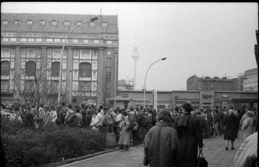 Grenzübergangsstelle. November 1989, Berlin